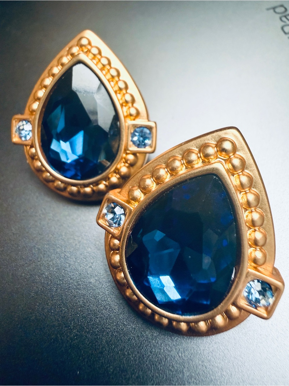 Oscar de la Renta Teardrop Earrings ✨POST BACK✨Museum GoldFinish - Picture 9 of 10